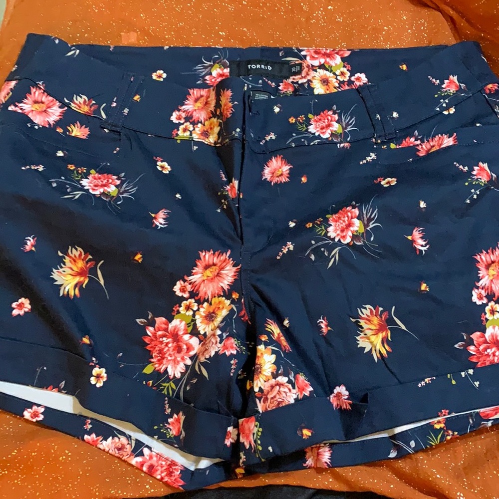Torrid navy blue floral shorts size 20